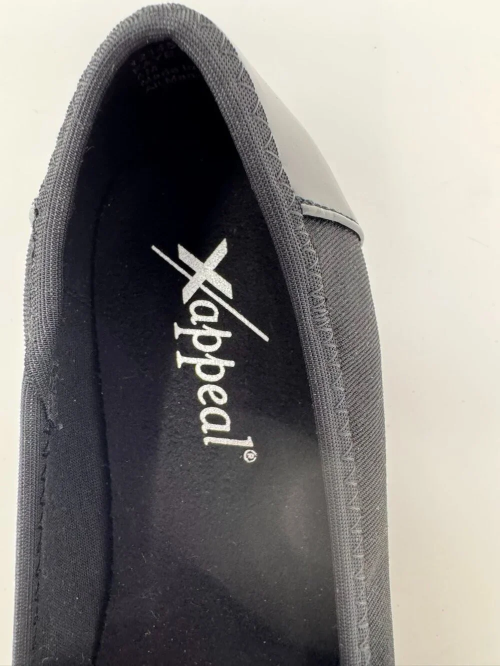 XAPPEAL KIDS BLACK AND PATENT DRESS SHOES SIZE 6